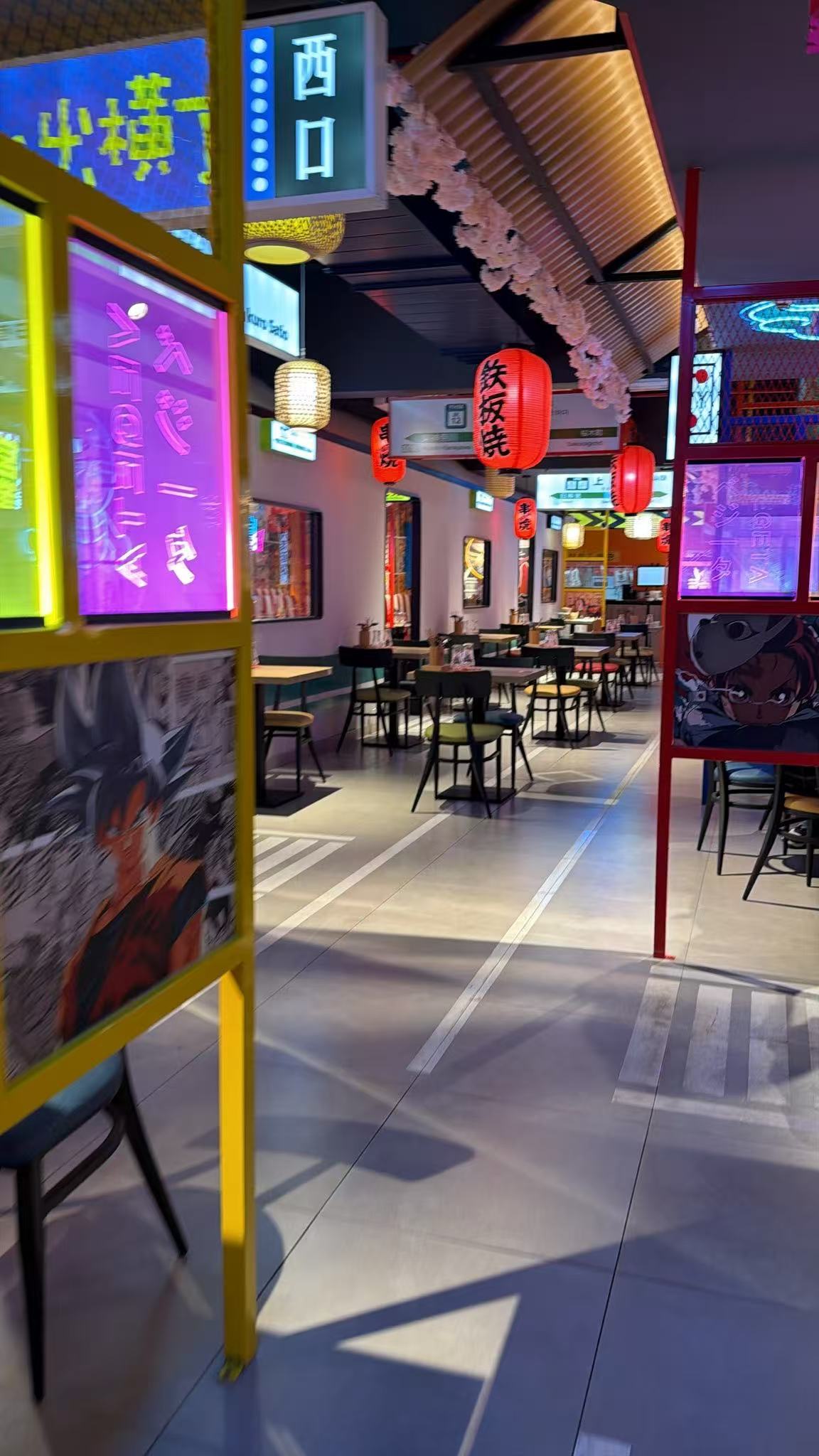 Salón con ambiente anime